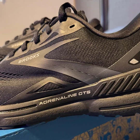 Brooks Black Extra Wide Athletic Sneakers - Picture 3 of 10